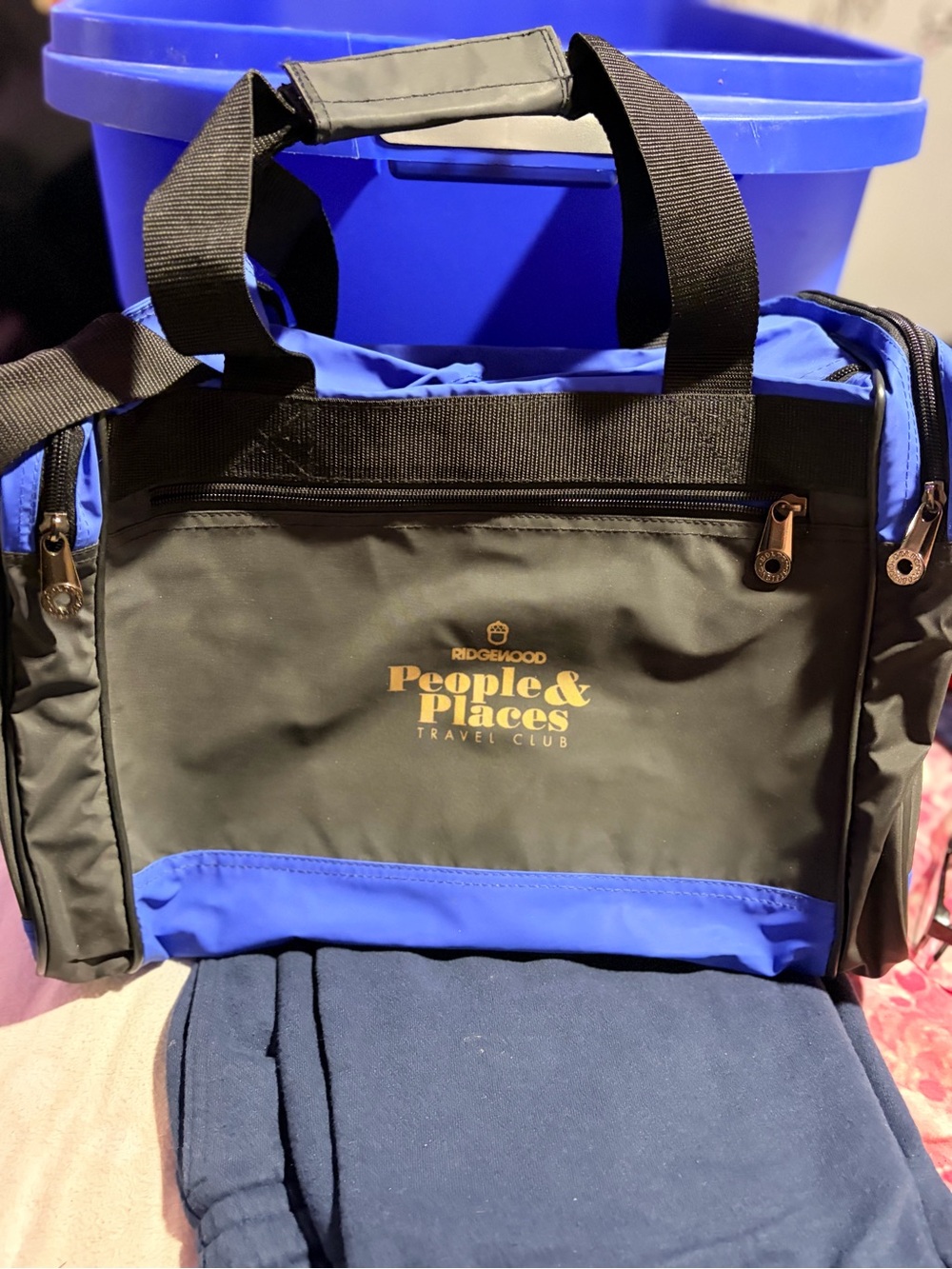 NWOT Vin People & Places Travel Club Ridgewood Men’s Black and Blue Duffel Bag